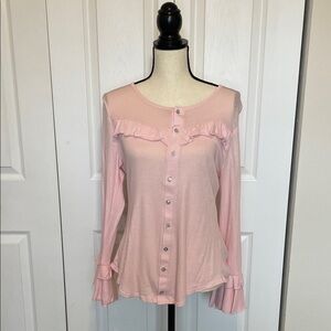 NWT CHASER PINK RUFFLE BUTTON-UP WOMEN'S LONG SLEEVE TOP. SIZE MEDIUM.
